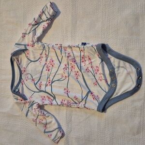 Kickee pants girls 0-3 months cherry blossom print bodysuit VGUC